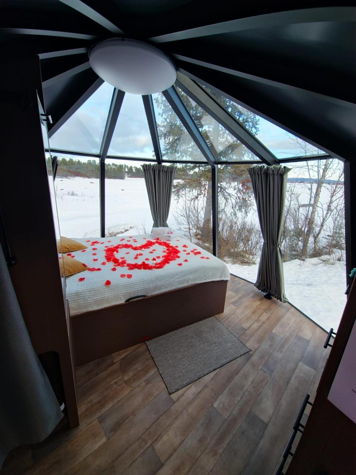 Aurora River Camp Glass Igloos & Cabins Kiruna Exterior photo